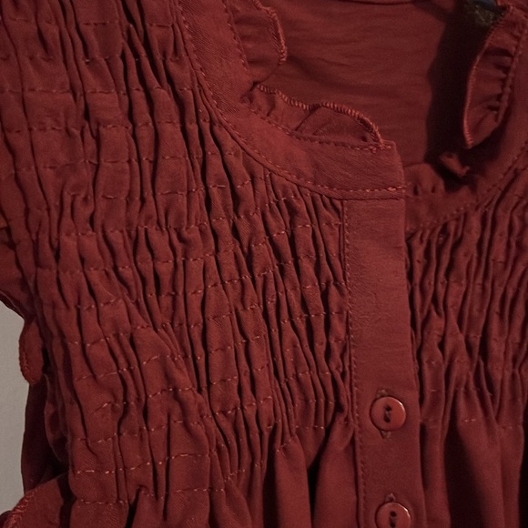 Sleeveless smocked maroon blouse small - Picture 6 of 7